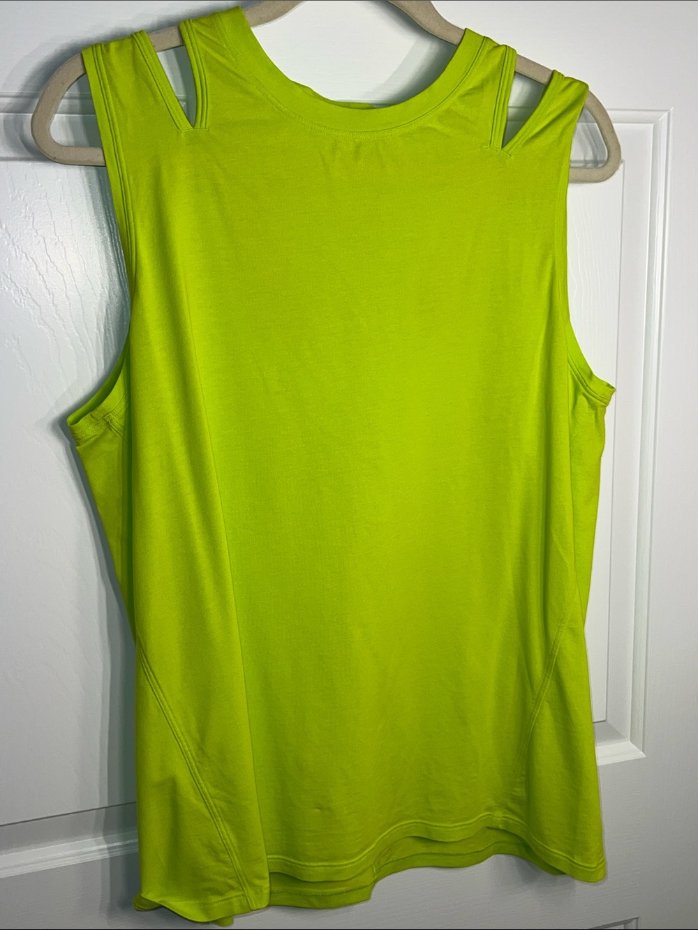 Lululemon LA Split Shoulder Muscle
Tank Top - W size 10 - Highlight Lemon